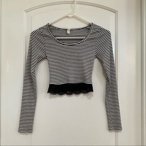 Mind Code Black & White Striped Lace Hem Long Sleeves Crop Top Women's Size S